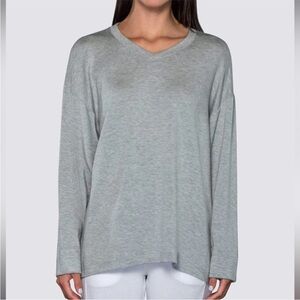 Bleusalt The oversize V-neck size 3 large gray smoke pet free home